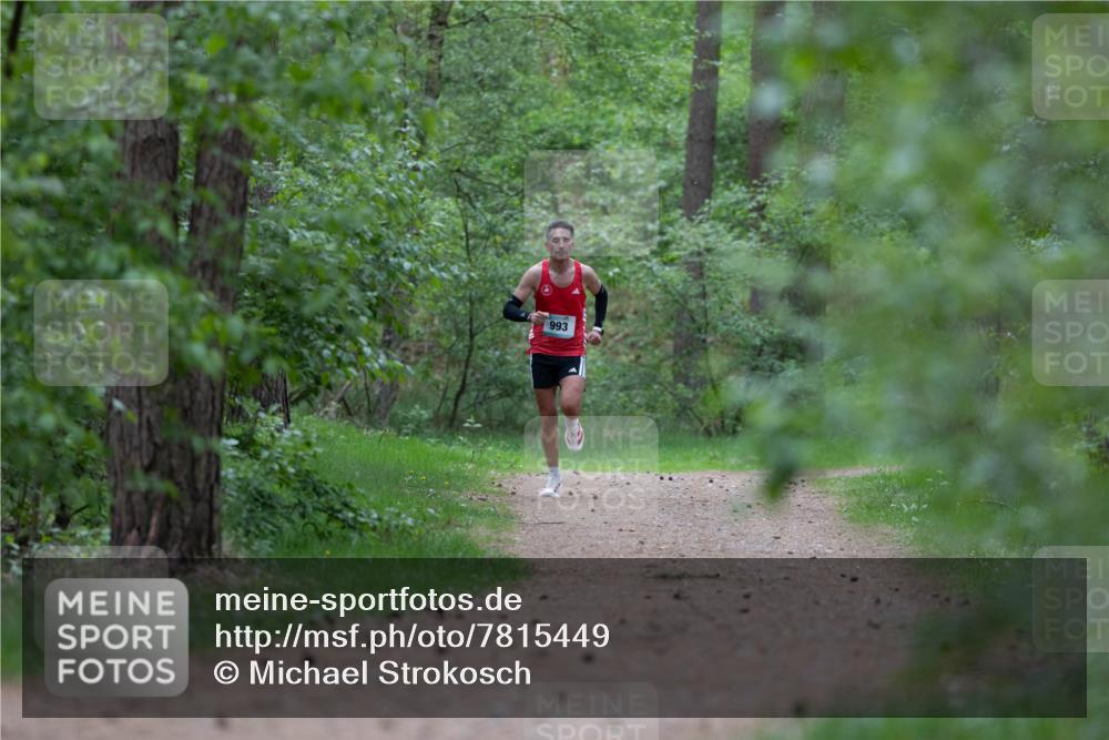 04.05.2025 - 8. Wedeler Halbmarathon Michael Strokosch http://msf.ph/oto/7815449 04.05.2025 10:29:23 Laufen 993 meine-sportfotos.de