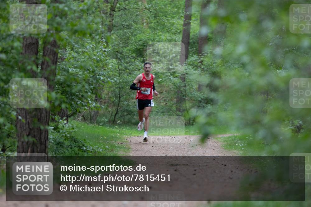 04.05.2025 - 8. Wedeler Halbmarathon Michael Strokosch http://msf.ph/oto/7815451 04.05.2025 10:29:23 Laufen  meine-sportfotos.de