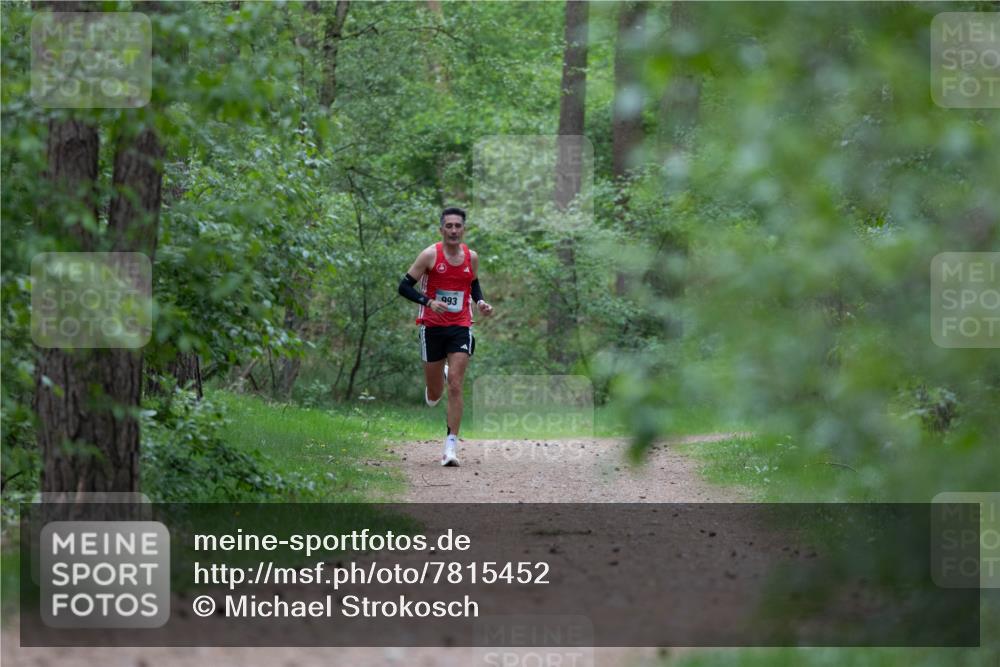 04.05.2025 - 8. Wedeler Halbmarathon Michael Strokosch http://msf.ph/oto/7815452 04.05.2025 10:29:23 Laufen 993 meine-sportfotos.de