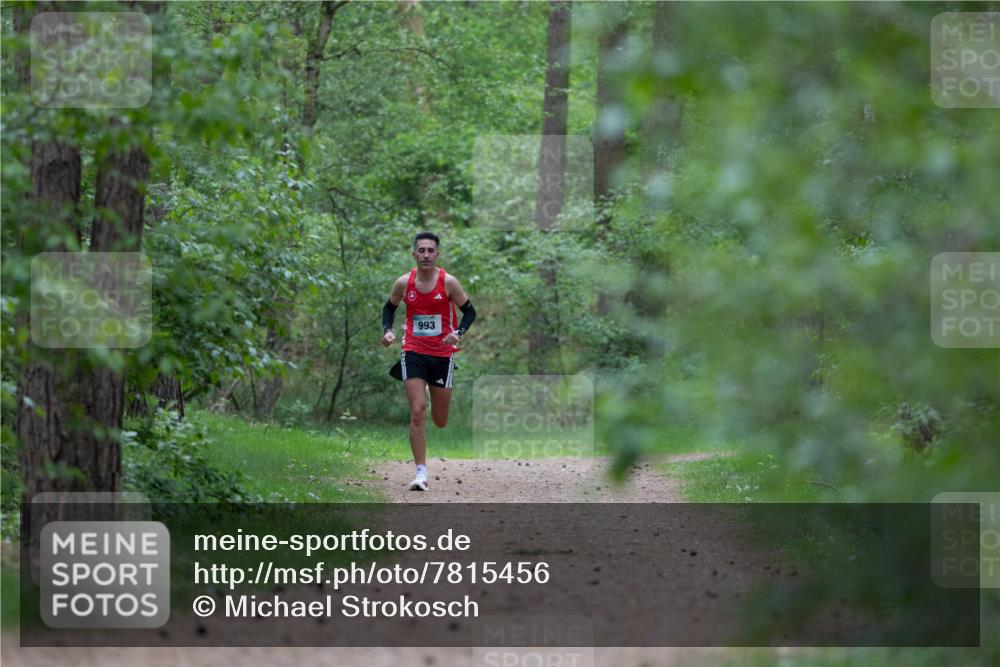 04.05.2025 - 8. Wedeler Halbmarathon Michael Strokosch http://msf.ph/oto/7815456 04.05.2025 10:29:23 Laufen  meine-sportfotos.de