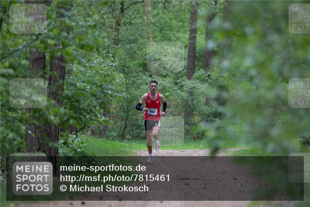 04.05.2025 - 8. Wedeler Halbmarathon Michael Strokosch http://msf.ph/oto/7815461 04.05.2025 10:29:24 Laufen 993 meine-sportfotos.de