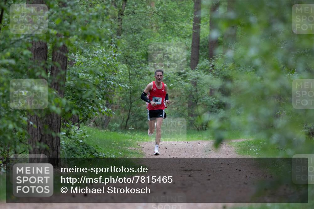 04.05.2025 - 8. Wedeler Halbmarathon Michael Strokosch http://msf.ph/oto/7815465 04.05.2025 10:29:25 Laufen 993 meine-sportfotos.de