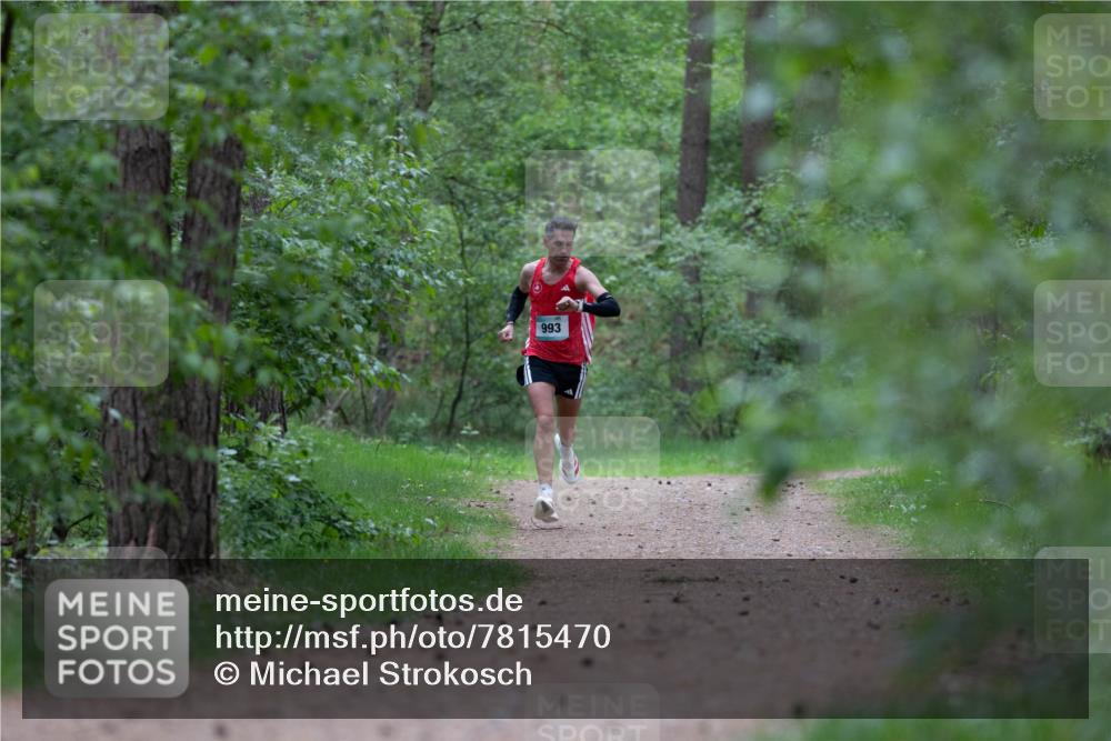04.05.2025 - 8. Wedeler Halbmarathon Michael Strokosch http://msf.ph/oto/7815470 04.05.2025 10:29:25 Laufen  meine-sportfotos.de