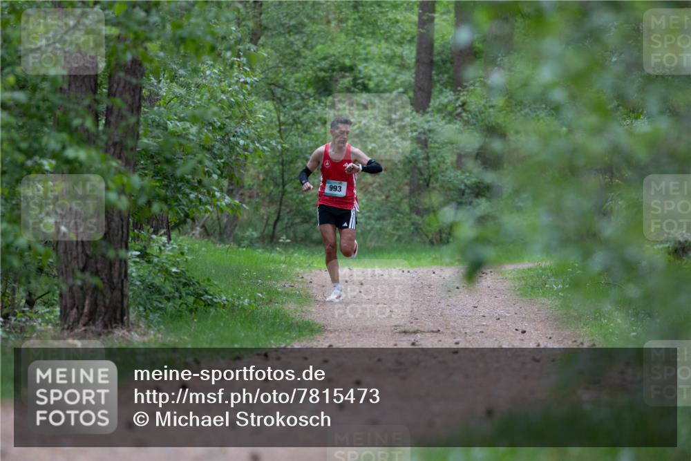 04.05.2025 - 8. Wedeler Halbmarathon Michael Strokosch http://msf.ph/oto/7815473 04.05.2025 10:29:25 Laufen 993 meine-sportfotos.de