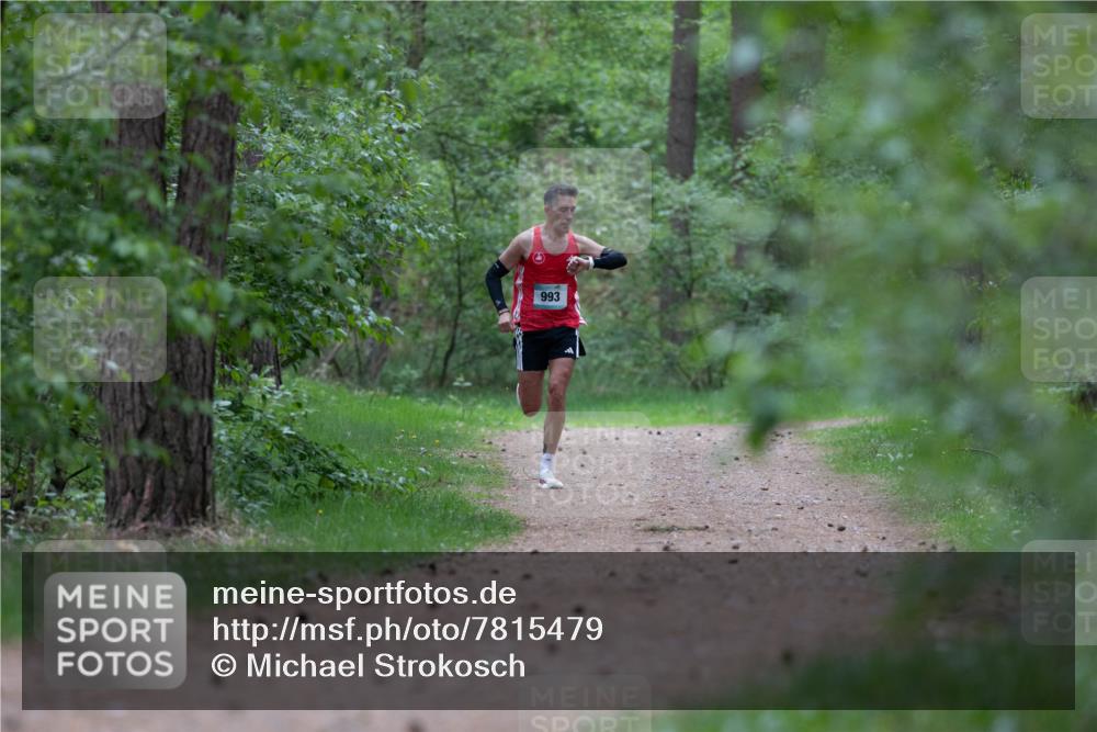 04.05.2025 - 8. Wedeler Halbmarathon Michael Strokosch http://msf.ph/oto/7815479 04.05.2025 10:29:25 Laufen 993 meine-sportfotos.de