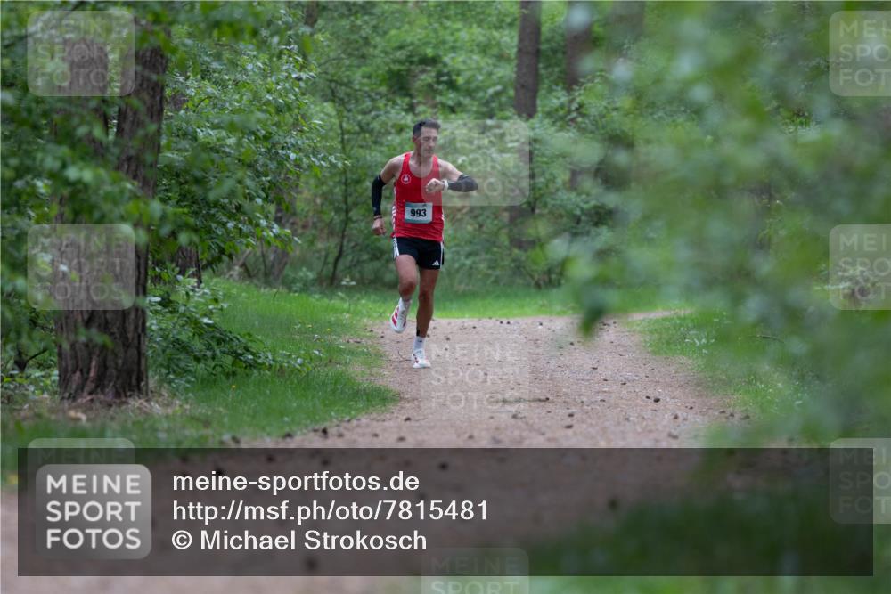 04.05.2025 - 8. Wedeler Halbmarathon Michael Strokosch http://msf.ph/oto/7815481 04.05.2025 10:29:25 Laufen 993 meine-sportfotos.de