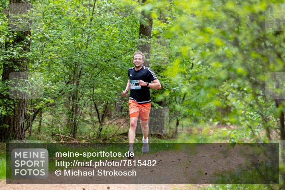 04.05.2025 - 8. Wedeler Halbmarathon Michael Strokosch http://msf.ph/oto/7815482 04.05.2025 10:29:29 Laufen 1199 meine-sportfotos.de
