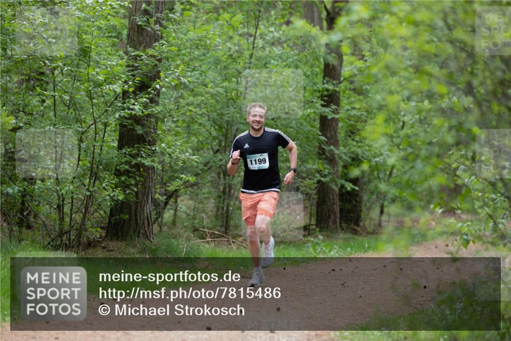 04.05.2025 - 8. Wedeler Halbmarathon Michael Strokosch http://msf.ph/oto/7815486 04.05.2025 10:29:30 Laufen 1199 meine-sportfotos.de