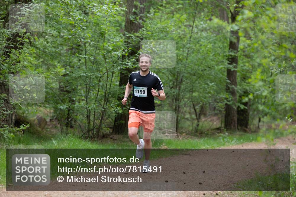 04.05.2025 - 8. Wedeler Halbmarathon Michael Strokosch http://msf.ph/oto/7815491 04.05.2025 10:29:31 Laufen 1199 meine-sportfotos.de