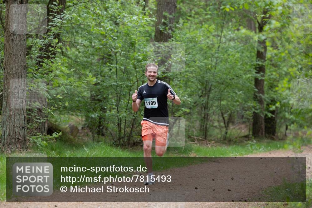 04.05.2025 - 8. Wedeler Halbmarathon Michael Strokosch http://msf.ph/oto/7815493 04.05.2025 10:29:31 Laufen 1199 meine-sportfotos.de