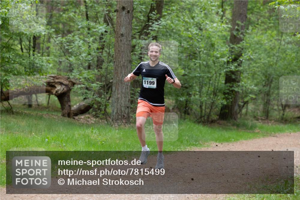 04.05.2025 - 8. Wedeler Halbmarathon Michael Strokosch http://msf.ph/oto/7815499 04.05.2025 10:29:33 Laufen 1199 meine-sportfotos.de