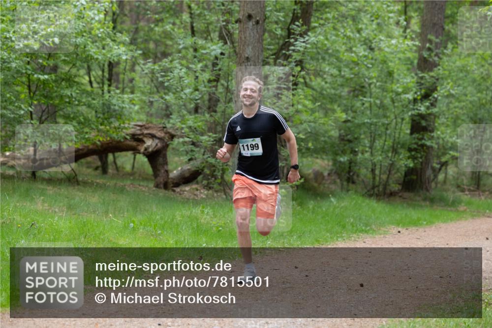 04.05.2025 - 8. Wedeler Halbmarathon Michael Strokosch http://msf.ph/oto/7815501 04.05.2025 10:29:33 Laufen 1199 meine-sportfotos.de