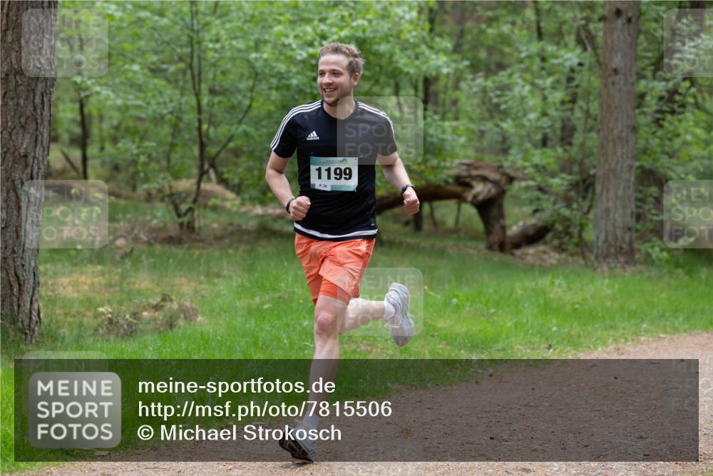 04.05.2025 - 8. Wedeler Halbmarathon Michael Strokosch http://msf.ph/oto/7815506 04.05.2025 10:29:34 Laufen 1199 meine-sportfotos.de