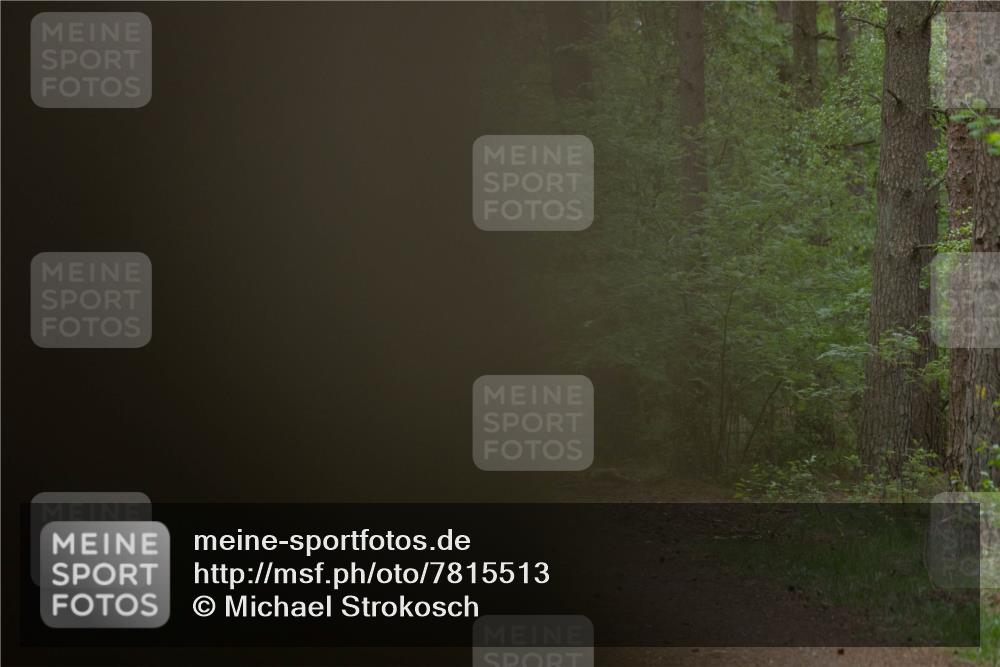 04.05.2025 - 8. Wedeler Halbmarathon Michael Strokosch http://msf.ph/oto/7815513 04.05.2025 10:30:49 Laufen  meine-sportfotos.de