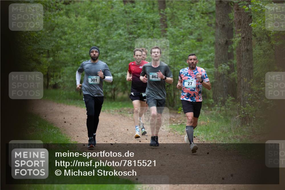 04.05.2025 - 8. Wedeler Halbmarathon Michael Strokosch http://msf.ph/oto/7815521 04.05.2025 10:30:53 Laufen 862, 301, 27 meine-sportfotos.de