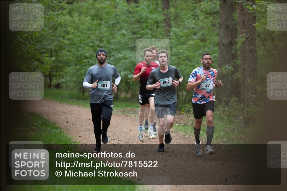 04.05.2025 - 8. Wedeler Halbmarathon Michael Strokosch http://msf.ph/oto/7815522 04.05.2025 10:30:53 Laufen 301, 862, 27 meine-sportfotos.de