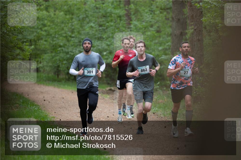 04.05.2025 - 8. Wedeler Halbmarathon Michael Strokosch http://msf.ph/oto/7815526 04.05.2025 10:30:54 Laufen 301, 862, 27 meine-sportfotos.de