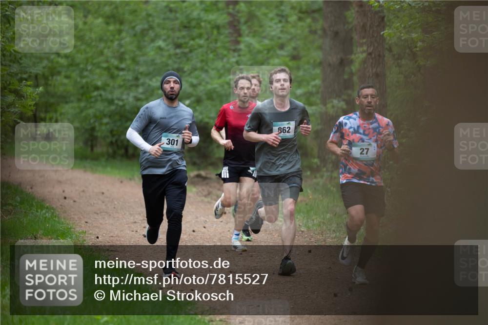 04.05.2025 - 8. Wedeler Halbmarathon Michael Strokosch http://msf.ph/oto/7815527 04.05.2025 10:30:54 Laufen 301, 862, 27 meine-sportfotos.de