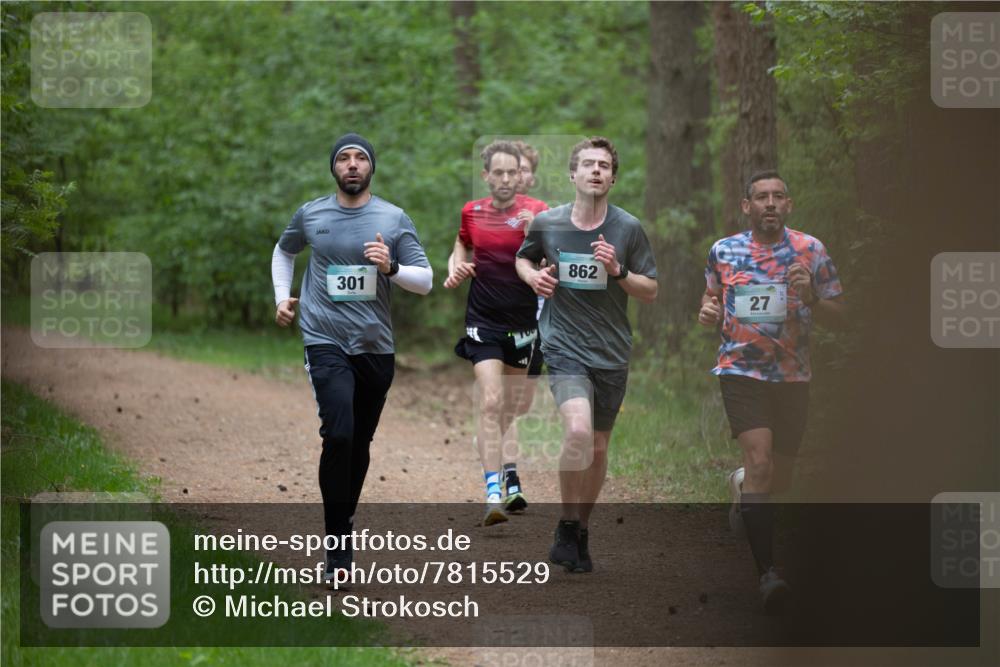04.05.2025 - 8. Wedeler Halbmarathon Michael Strokosch http://msf.ph/oto/7815529 04.05.2025 10:30:54 Laufen 301, 10, 862, 27 meine-sportfotos.de