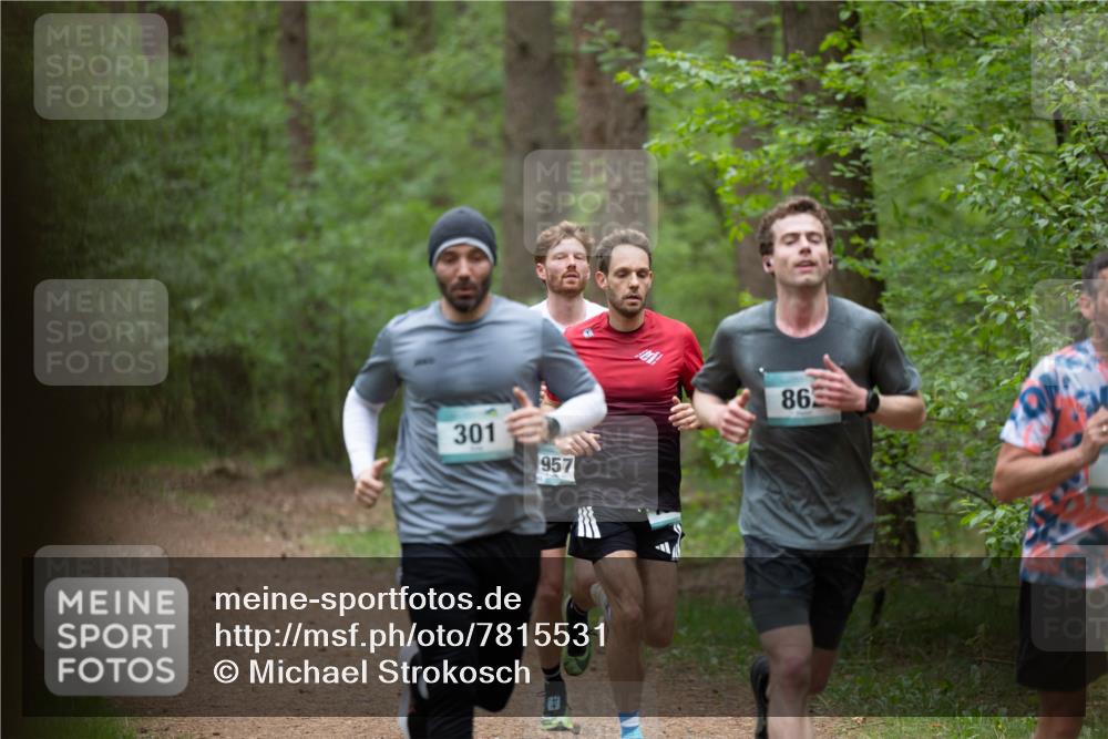 04.05.2025 - 8. Wedeler Halbmarathon Michael Strokosch http://msf.ph/oto/7815531 04.05.2025 10:30:56 Laufen 301, 957, 863 meine-sportfotos.de