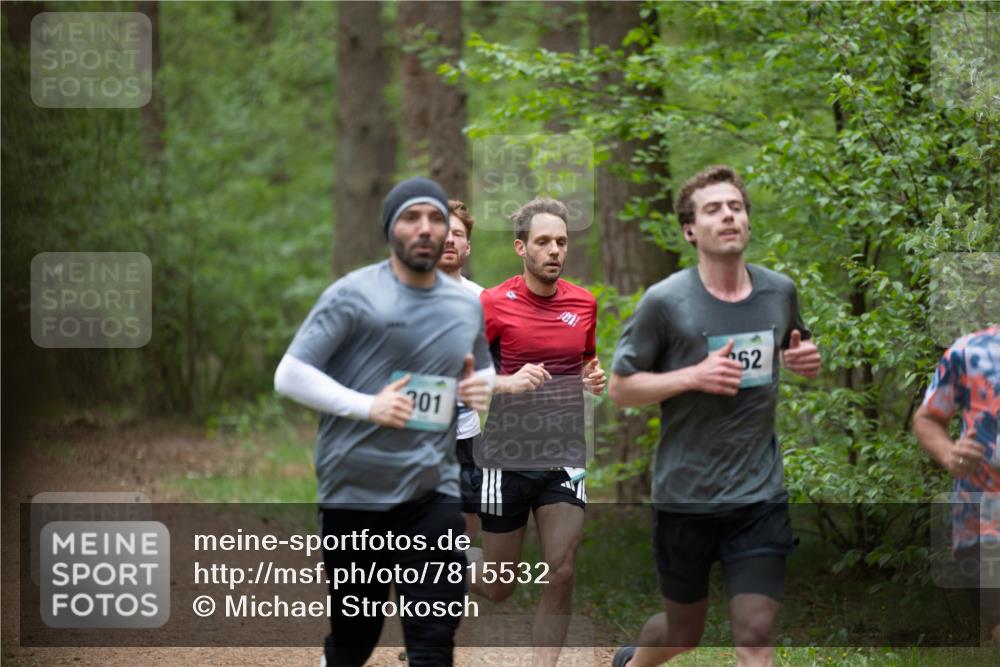 04.05.2025 - 8. Wedeler Halbmarathon Michael Strokosch http://msf.ph/oto/7815532 04.05.2025 10:30:56 Laufen 301, 52 meine-sportfotos.de