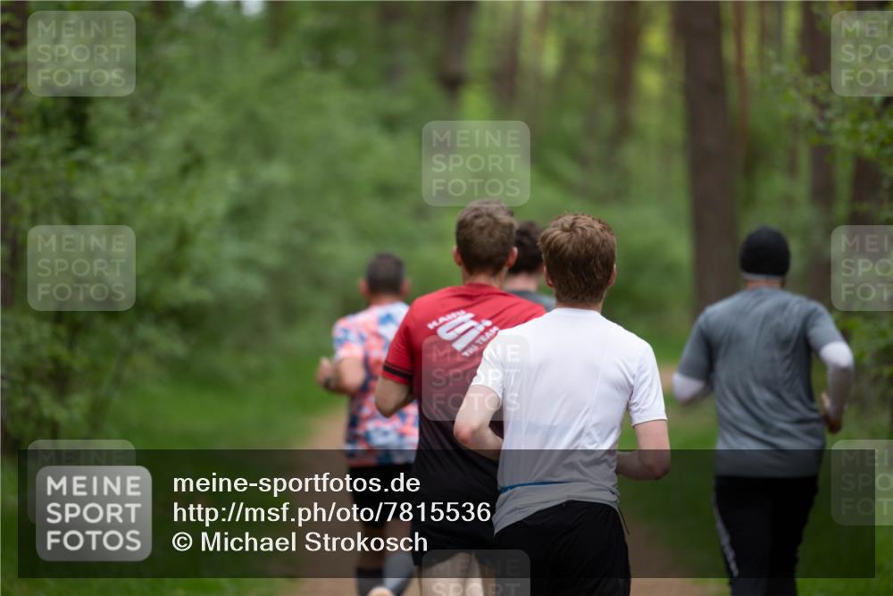 04.05.2025 - 8. Wedeler Halbmarathon Michael Strokosch http://msf.ph/oto/7815536 04.05.2025 10:31:05 Laufen  meine-sportfotos.de