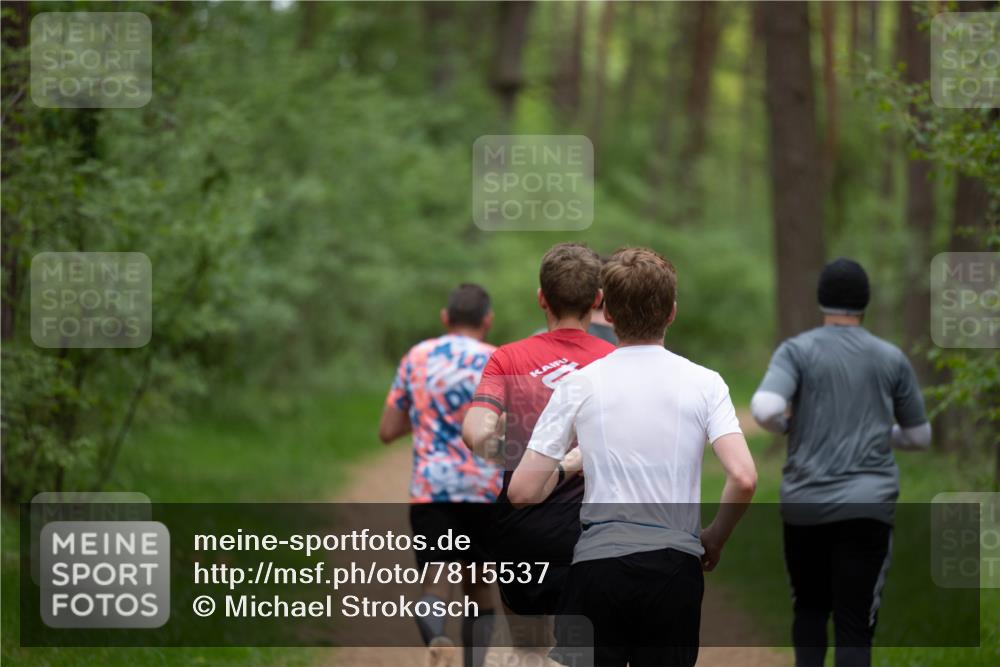 04.05.2025 - 8. Wedeler Halbmarathon Michael Strokosch http://msf.ph/oto/7815537 04.05.2025 10:31:05 Laufen 10 meine-sportfotos.de