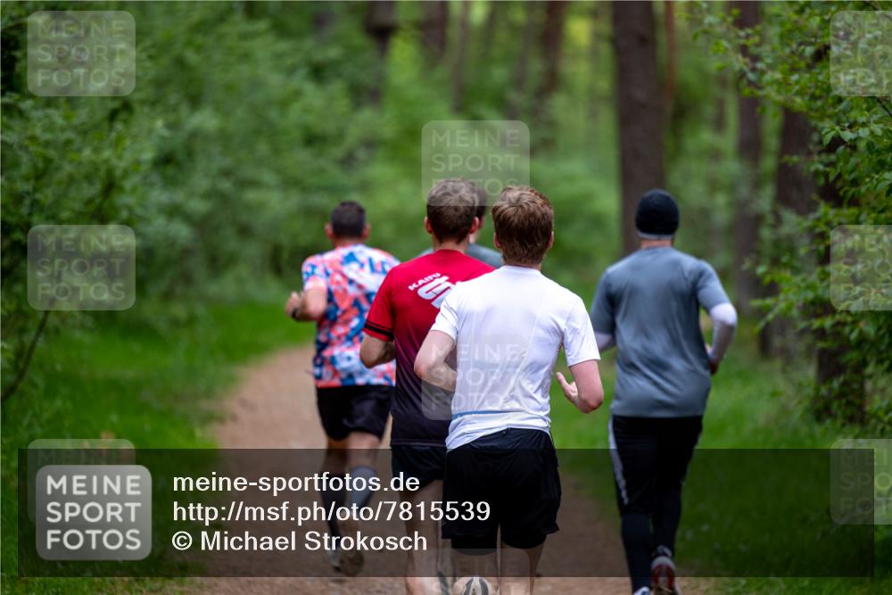 04.05.2025 - 8. Wedeler Halbmarathon Michael Strokosch http://msf.ph/oto/7815539 04.05.2025 10:31:05 Laufen  meine-sportfotos.de