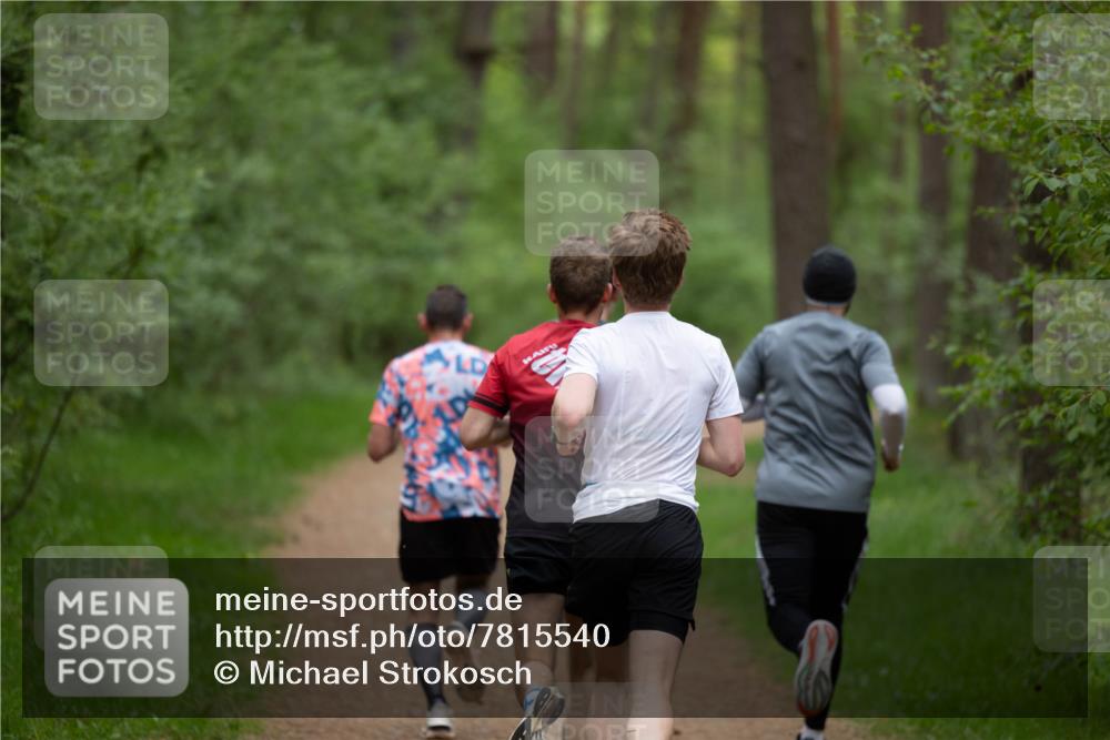 04.05.2025 - 8. Wedeler Halbmarathon Michael Strokosch http://msf.ph/oto/7815540 04.05.2025 10:31:06 Laufen  meine-sportfotos.de