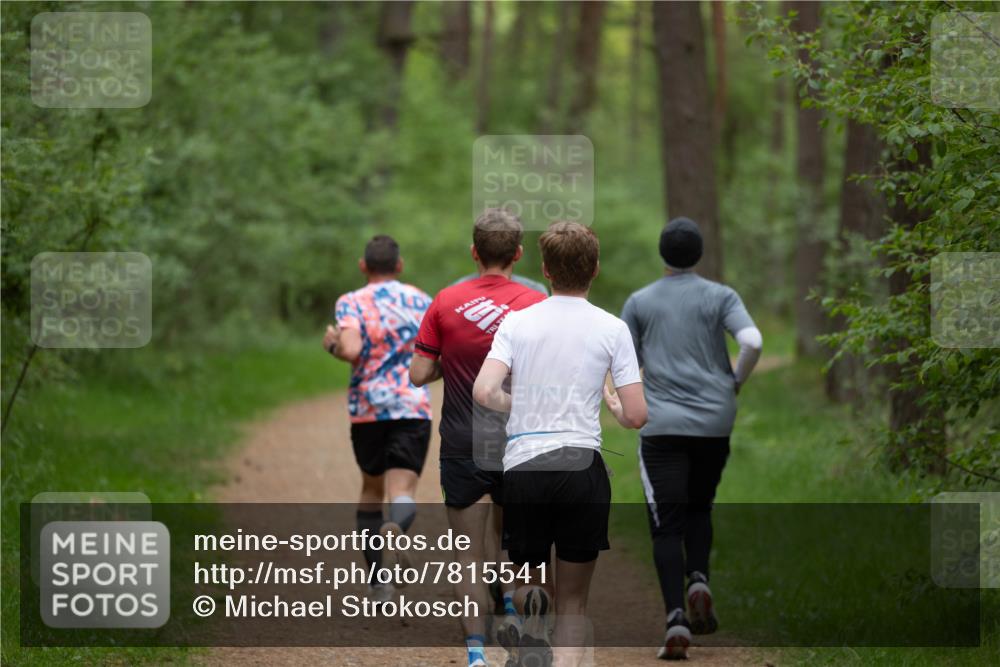 04.05.2025 - 8. Wedeler Halbmarathon Michael Strokosch http://msf.ph/oto/7815541 04.05.2025 10:31:06 Laufen  meine-sportfotos.de