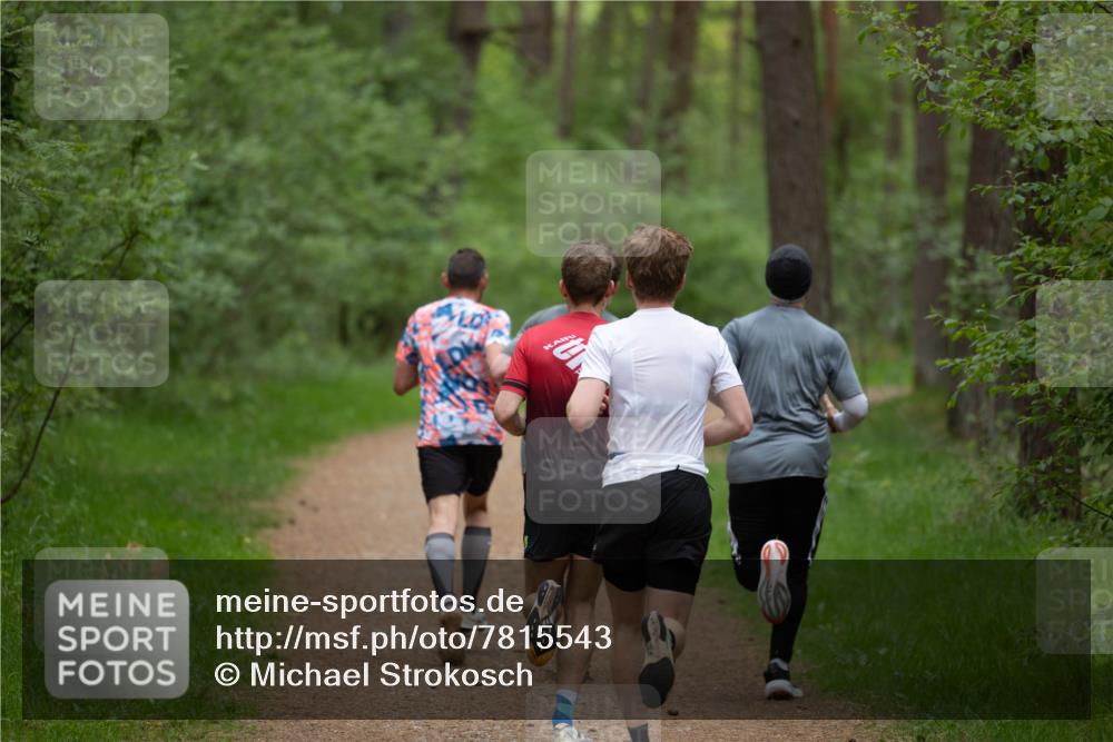 04.05.2025 - 8. Wedeler Halbmarathon Michael Strokosch http://msf.ph/oto/7815543 04.05.2025 10:31:07 Laufen  meine-sportfotos.de