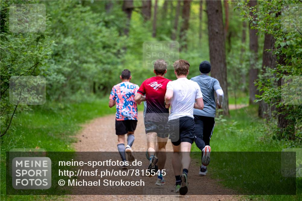 04.05.2025 - 8. Wedeler Halbmarathon Michael Strokosch http://msf.ph/oto/7815545 04.05.2025 10:31:07 Laufen  meine-sportfotos.de