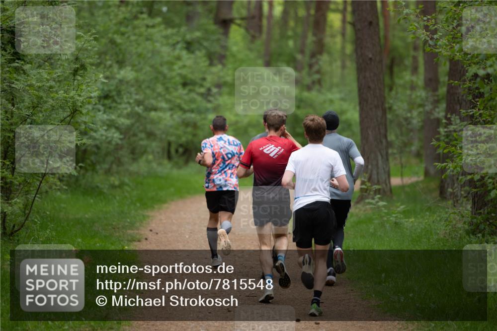 04.05.2025 - 8. Wedeler Halbmarathon Michael Strokosch http://msf.ph/oto/7815548 04.05.2025 10:31:08 Laufen  meine-sportfotos.de