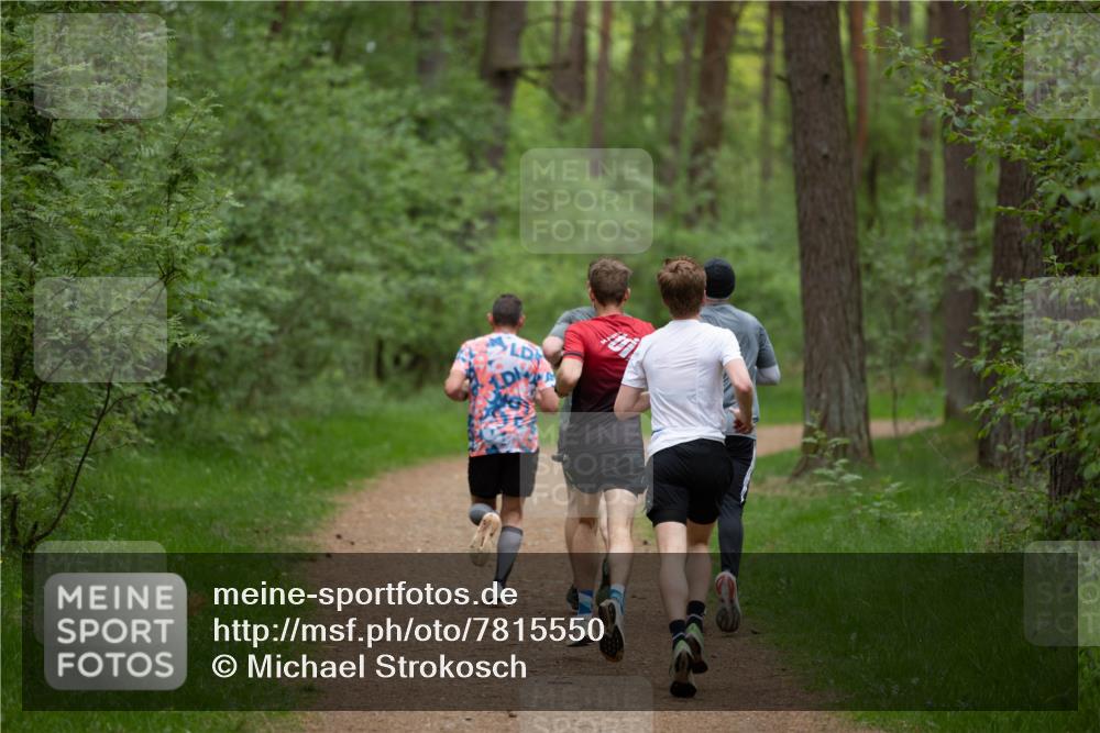 04.05.2025 - 8. Wedeler Halbmarathon Michael Strokosch http://msf.ph/oto/7815550 04.05.2025 10:31:08 Laufen  meine-sportfotos.de