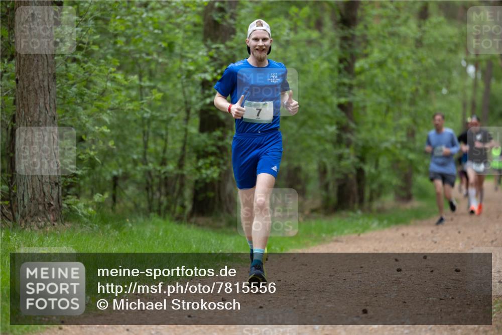 04.05.2025 - 8. Wedeler Halbmarathon Michael Strokosch http://msf.ph/oto/7815556 04.05.2025 10:31:17 Laufen  meine-sportfotos.de