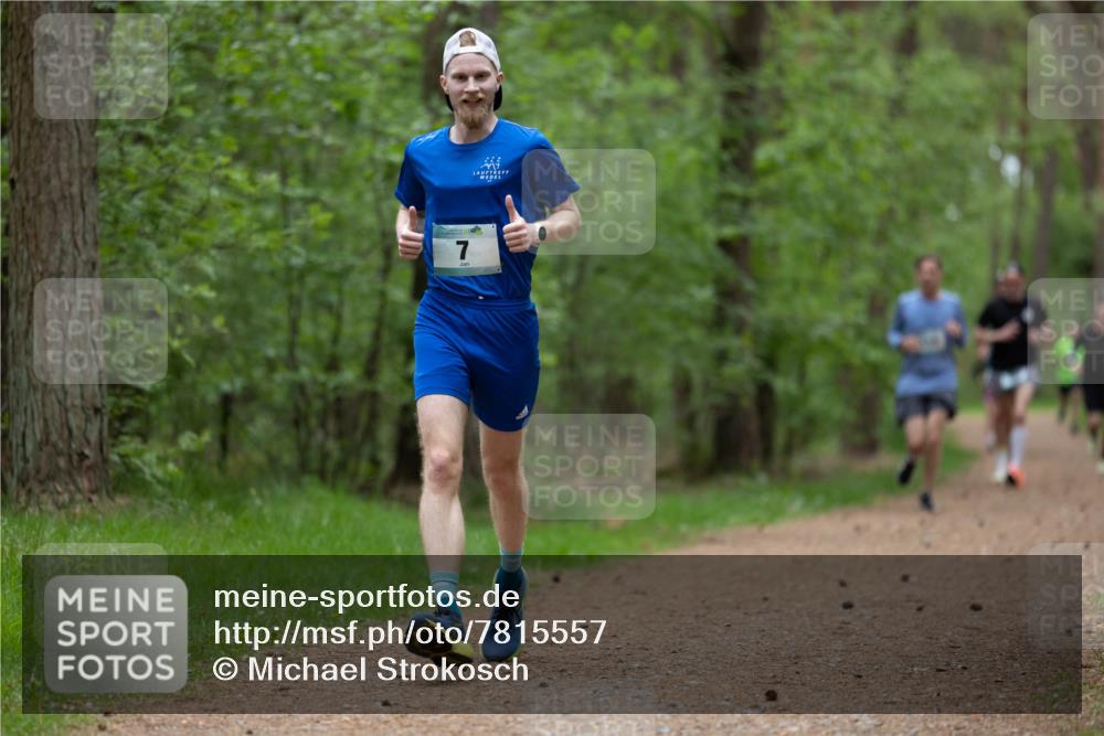 04.05.2025 - 8. Wedeler Halbmarathon Michael Strokosch http://msf.ph/oto/7815557 04.05.2025 10:31:17 Laufen 7 meine-sportfotos.de