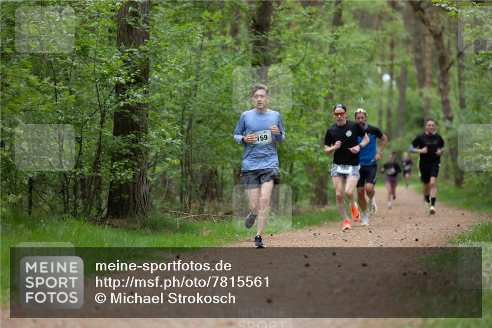 04.05.2025 - 8. Wedeler Halbmarathon Michael Strokosch http://msf.ph/oto/7815561 04.05.2025 10:31:19 Laufen 159, 168 meine-sportfotos.de