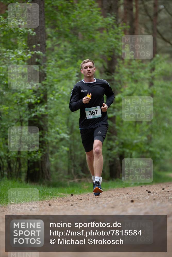 04.05.2025 - 8. Wedeler Halbmarathon Michael Strokosch http://msf.ph/oto/7815584 04.05.2025 10:31:47 Laufen 367, 89 meine-sportfotos.de