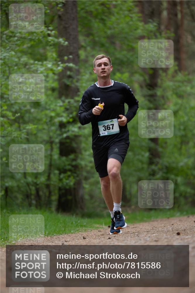 04.05.2025 - 8. Wedeler Halbmarathon Michael Strokosch http://msf.ph/oto/7815586 04.05.2025 10:31:47 Laufen 367, 89 meine-sportfotos.de