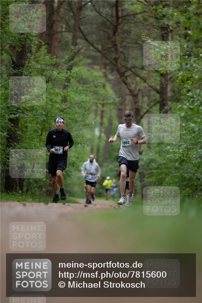 04.05.2025 - 8. Wedeler Halbmarathon Michael Strokosch http://msf.ph/oto/7815600 04.05.2025 10:32:09 Laufen 1092 meine-sportfotos.de