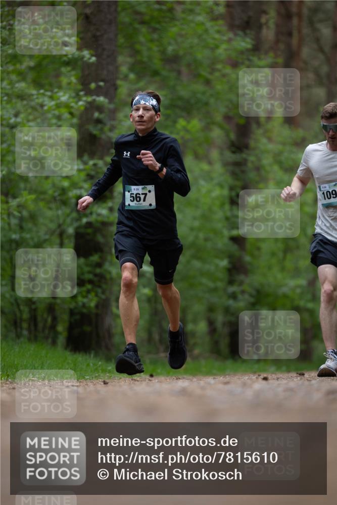 04.05.2025 - 8. Wedeler Halbmarathon Michael Strokosch http://msf.ph/oto/7815610 04.05.2025 10:32:13 Laufen 8, 29, 567, 884, 8, 109 meine-sportfotos.de