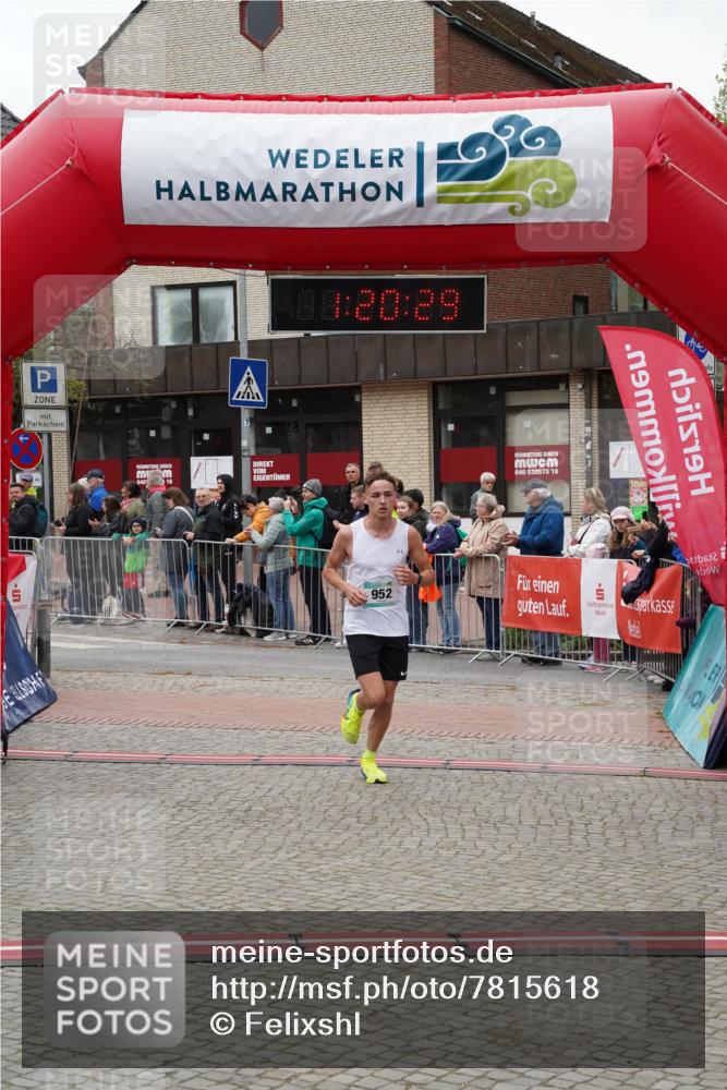 04.05.2025 - 8. Wedeler Halbmarathon Felixshl http://msf.ph/oto/7815618 04.05.2025 11:20:27 Ziel 952 meine-sportfotos.de
