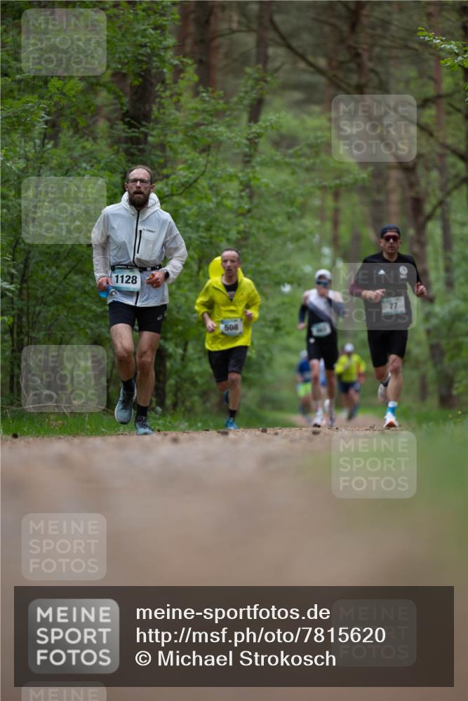 04.05.2025 - 8. Wedeler Halbmarathon Michael Strokosch http://msf.ph/oto/7815620 04.05.2025 10:32:18 Laufen 1128, 77, 508 meine-sportfotos.de
