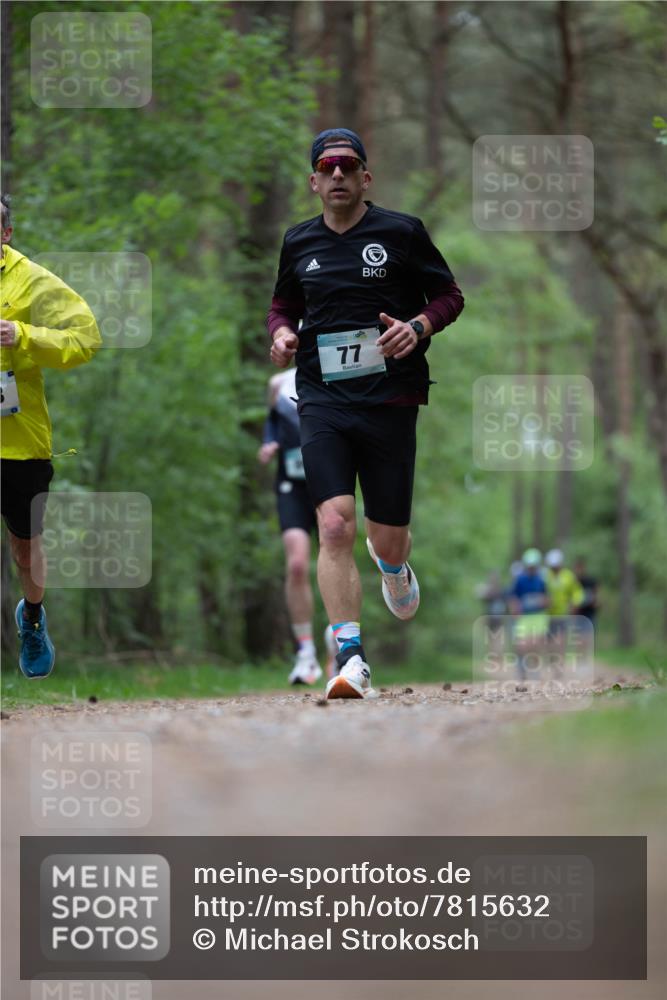 04.05.2025 - 8. Wedeler Halbmarathon Michael Strokosch http://msf.ph/oto/7815632 04.05.2025 10:32:22 Laufen 77 meine-sportfotos.de