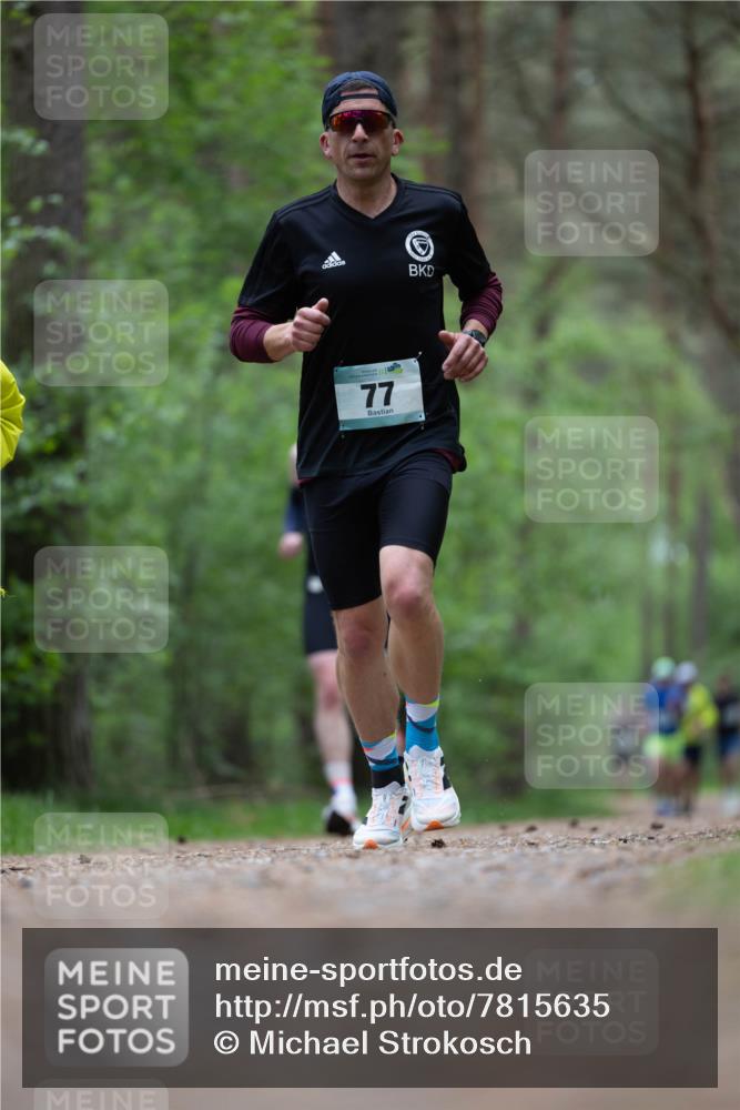 04.05.2025 - 8. Wedeler Halbmarathon Michael Strokosch http://msf.ph/oto/7815635 04.05.2025 10:32:23 Laufen 77 meine-sportfotos.de