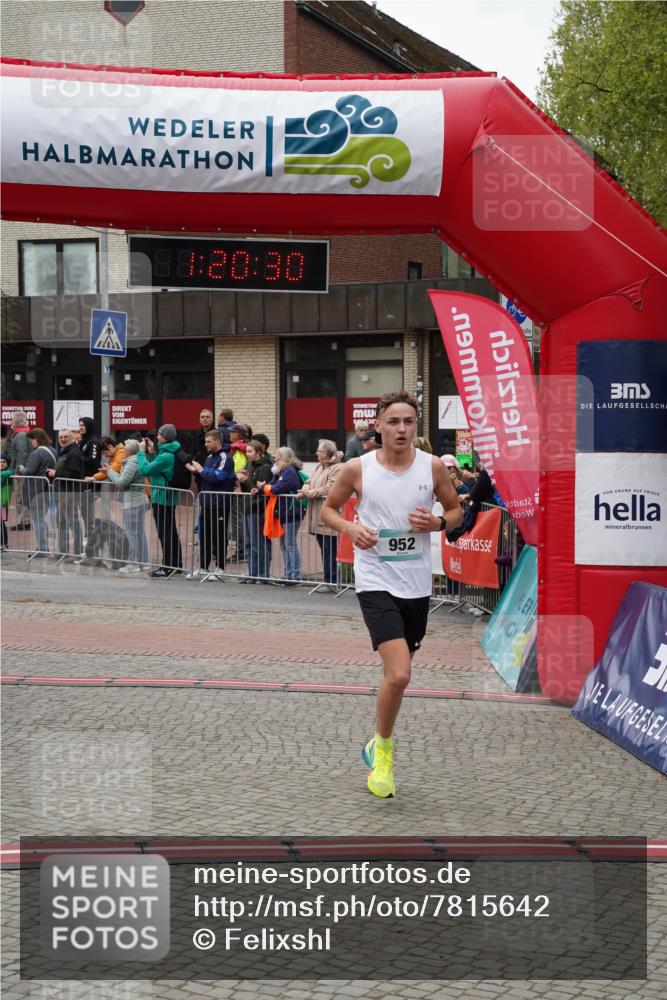 04.05.2025 - 8. Wedeler Halbmarathon Felixshl http://msf.ph/oto/7815642 04.05.2025 11:20:28 Ziel 933, 952 meine-sportfotos.de