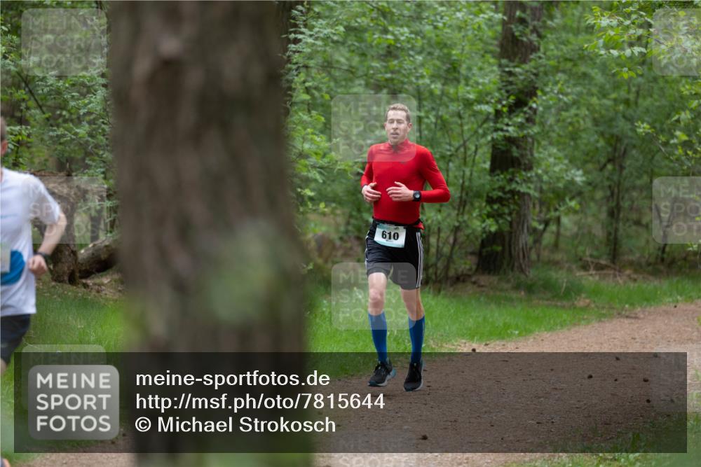 04.05.2025 - 8. Wedeler Halbmarathon Michael Strokosch http://msf.ph/oto/7815644 04.05.2025 10:32:45 Laufen 610 meine-sportfotos.de