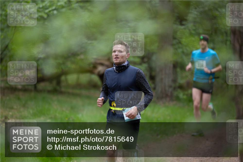 04.05.2025 - 8. Wedeler Halbmarathon Michael Strokosch http://msf.ph/oto/7815649 04.05.2025 10:32:55 Laufen  meine-sportfotos.de