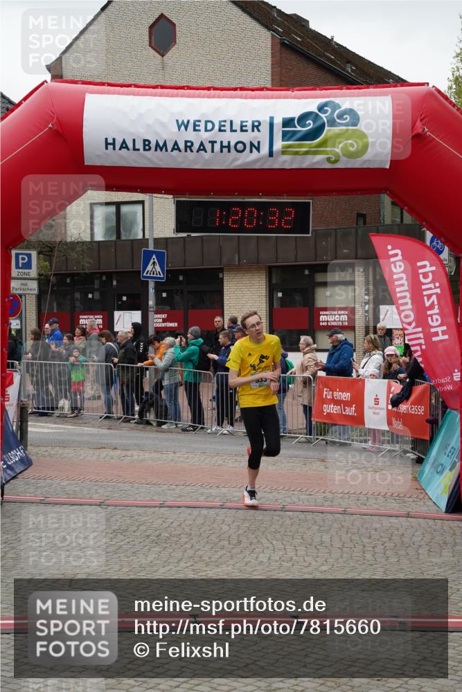 04.05.2025 - 8. Wedeler Halbmarathon Felixshl http://msf.ph/oto/7815660 04.05.2025 11:20:30 Ziel 933, 952 meine-sportfotos.de