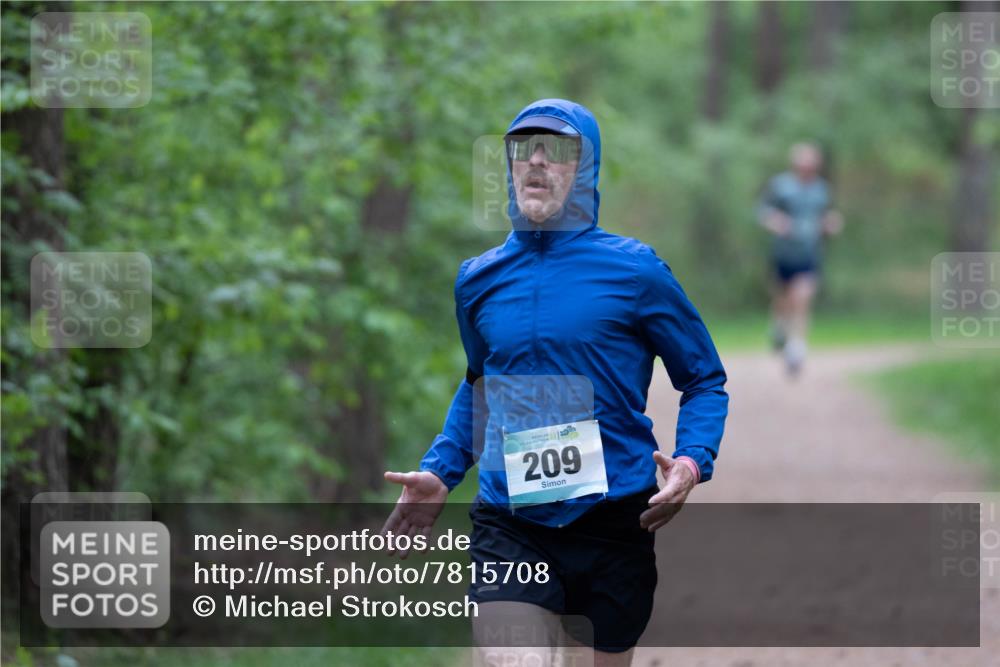 04.05.2025 - 8. Wedeler Halbmarathon Michael Strokosch http://msf.ph/oto/7815708 04.05.2025 10:34:14 Laufen 209 meine-sportfotos.de